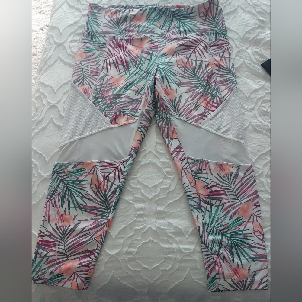 *Rare* Bally Total Fitness Capri Leggings Large